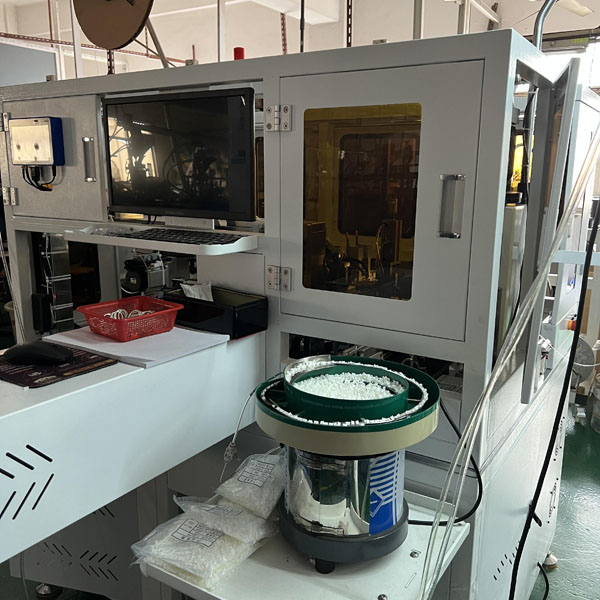 Semi-automatic assembly machine
